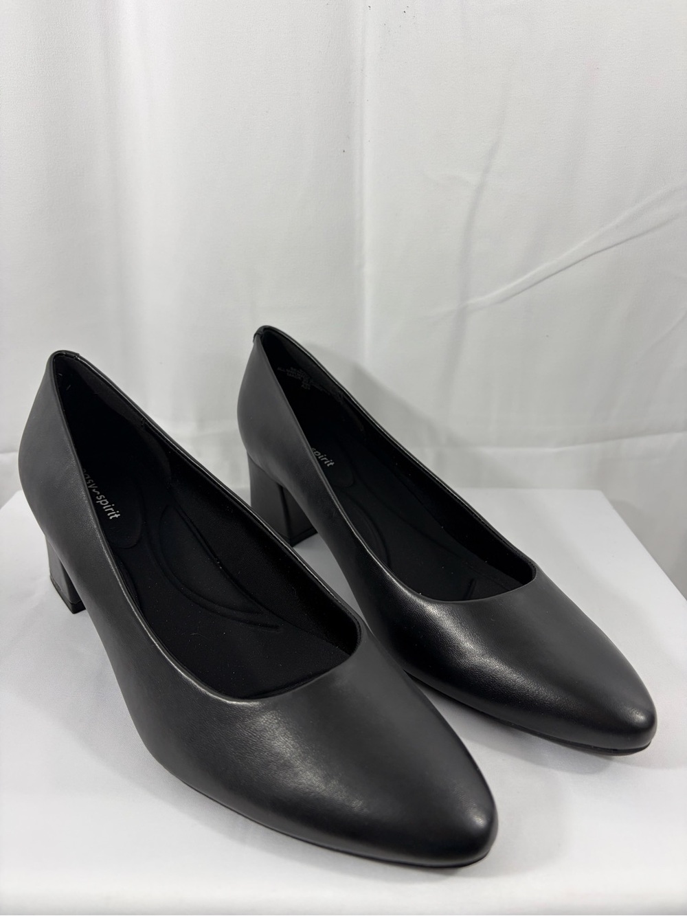 NWT Easy Spirit Women’s Size 9.5 Black Mid Heel Pumps